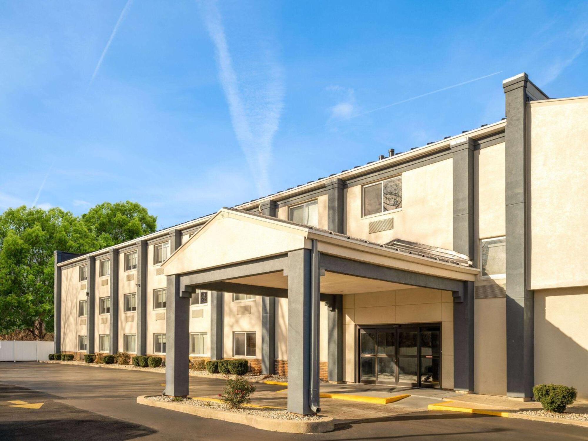 Americinn By Wyndham Woodstock Il Exterior foto